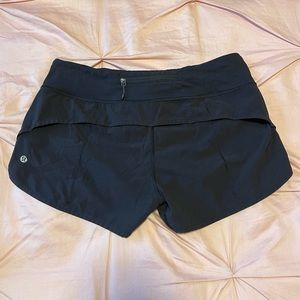Lululemon Speed Up Low-Rise lined short 2.5”, Size 6